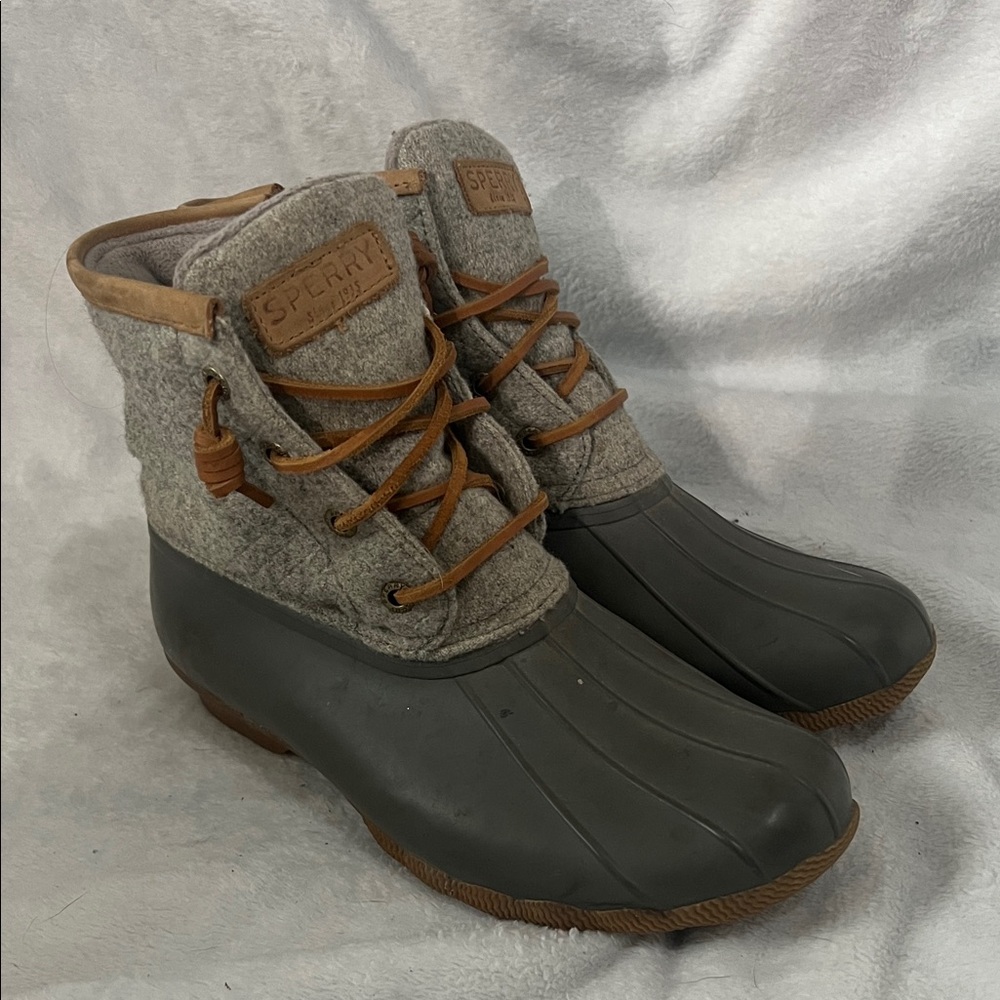 Sperry Women's Charcoal and Beige Winter Boots